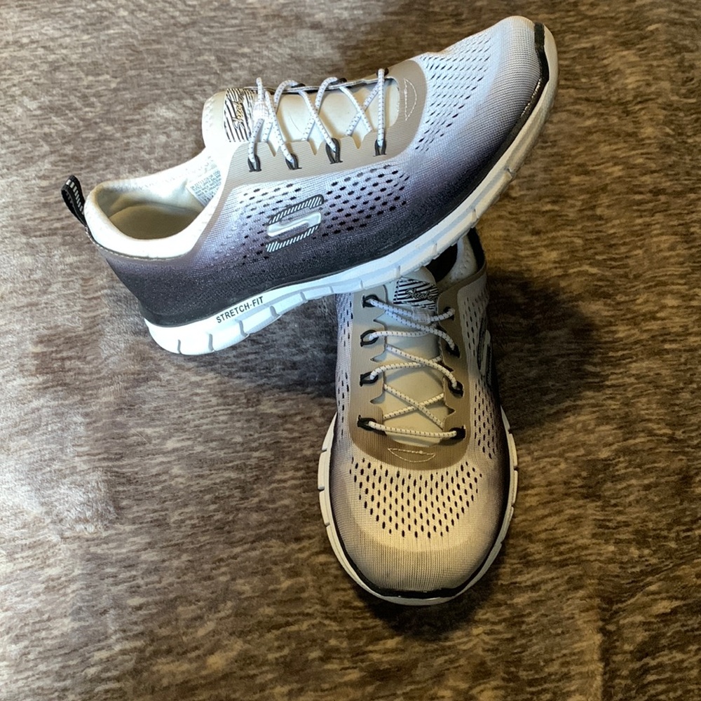 Sketchers Women’s Sneakers 7.5